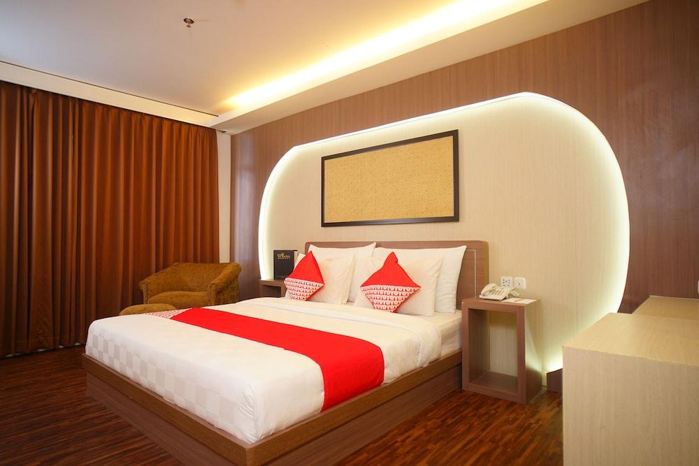 SUPER OYO Collection O 166 Hotel Princess - Featured Image