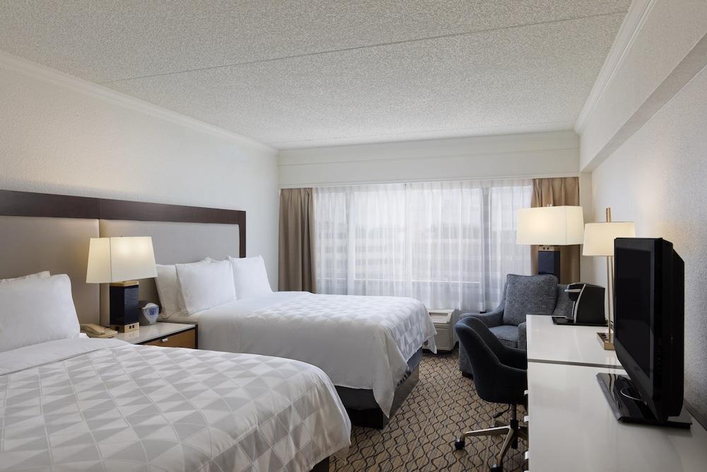 Holiday Inn Clark - Newark Area, an IHG Hotel - Room