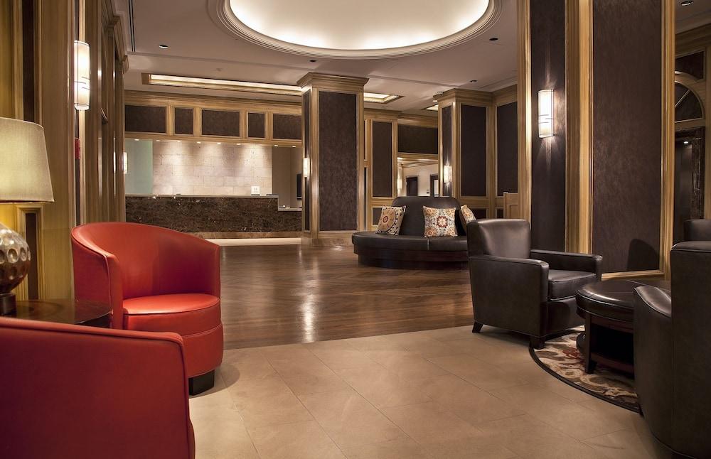 DoubleTree Suites by Hilton Hotel Austin - Lobby Sitting Area