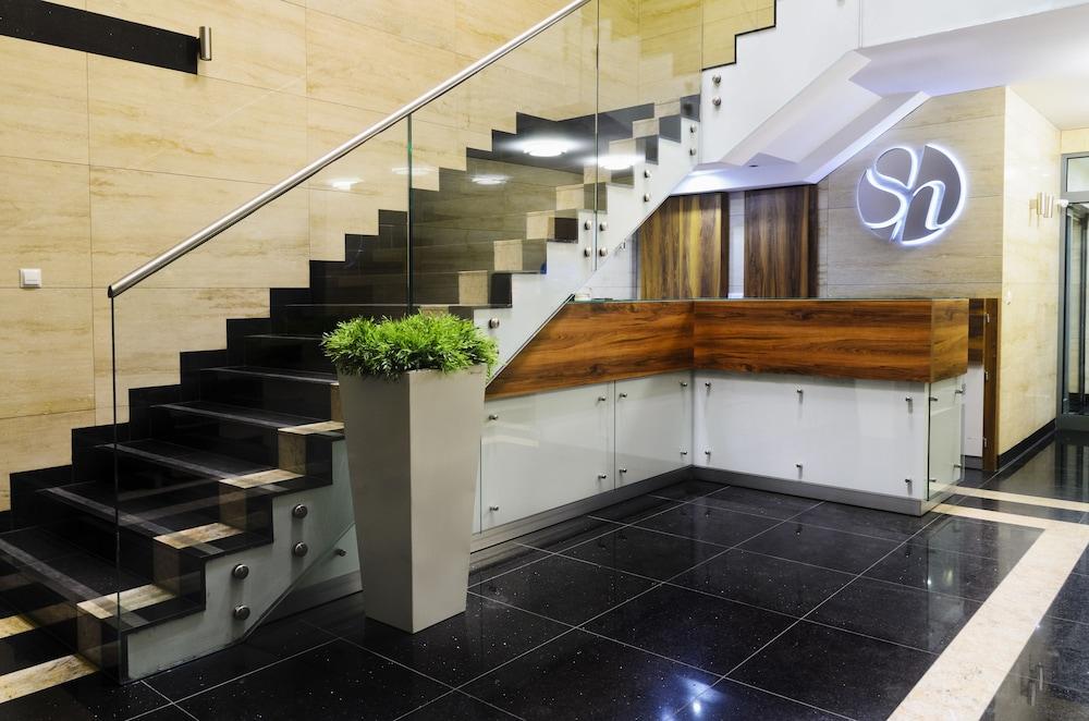 Apartments Wroclaw - Luxury Silence House - Interior Entrance