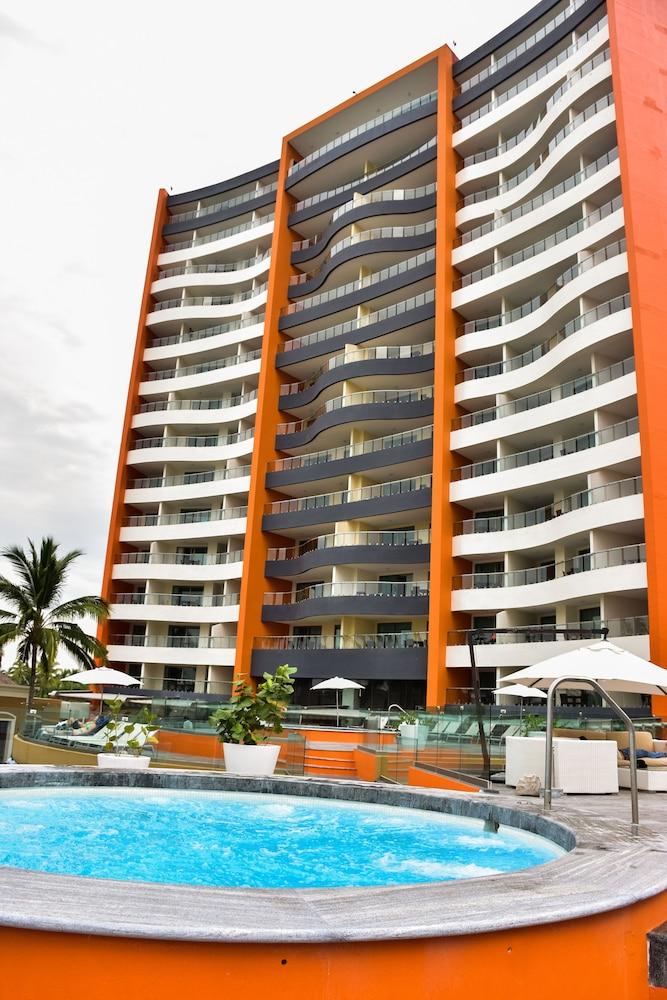 Sunset Plaza Beach Resort & Spa Pto Vallarta All Inclusive - Exterior detail
