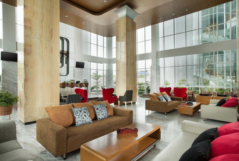 Hariston Hotel & Suites - Lobby Sitting Area