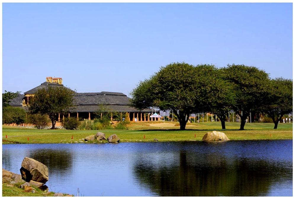 Phakalane Golf Estate Hotel Resort - Exterior