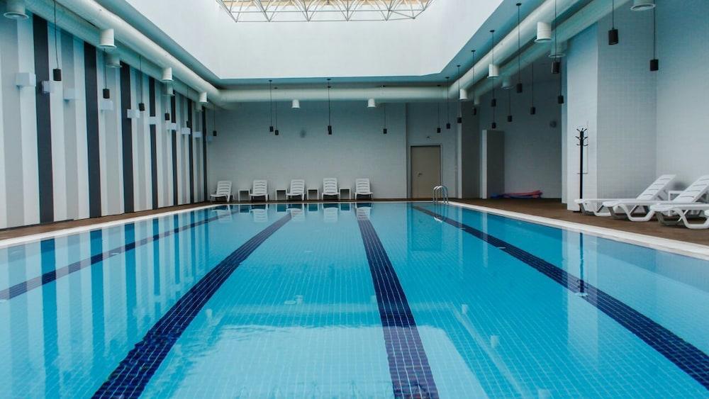 Julia Domna Apartments - Indoor Pool