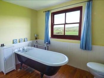 Trevillick Cottage - Bathroom
