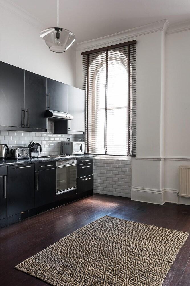 Traditional Exquisite 1BR near Hyde Park - Private Kitchen