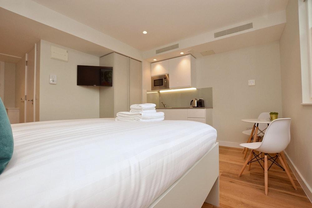 Cromwell Serviced Apartment by Concept Apartments - Room