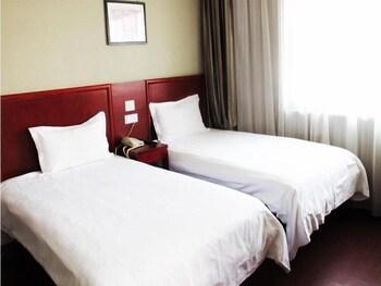 GreenTree Inn Shanghai Pudong Airport Yanchao Highway Hotel - Room