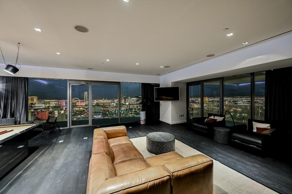StripViewSuites at Palms Place Penthouses - Featured Image