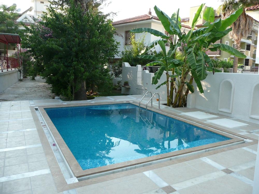 White Villa - Outdoor Pool