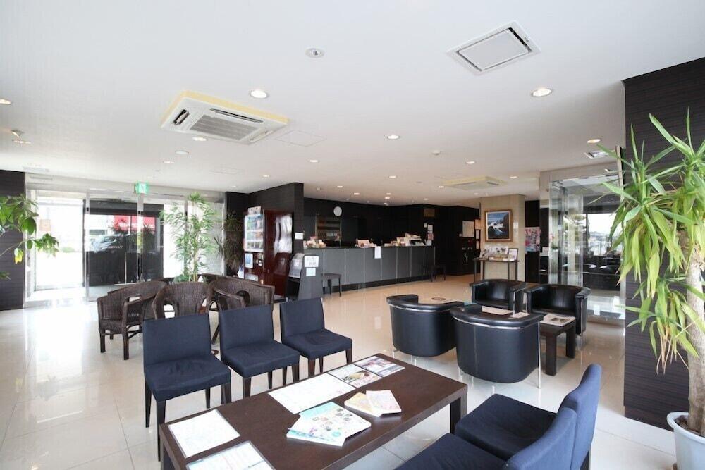 Az Inn Higashiomi Notogawa Ekimae - Lobby Sitting Area