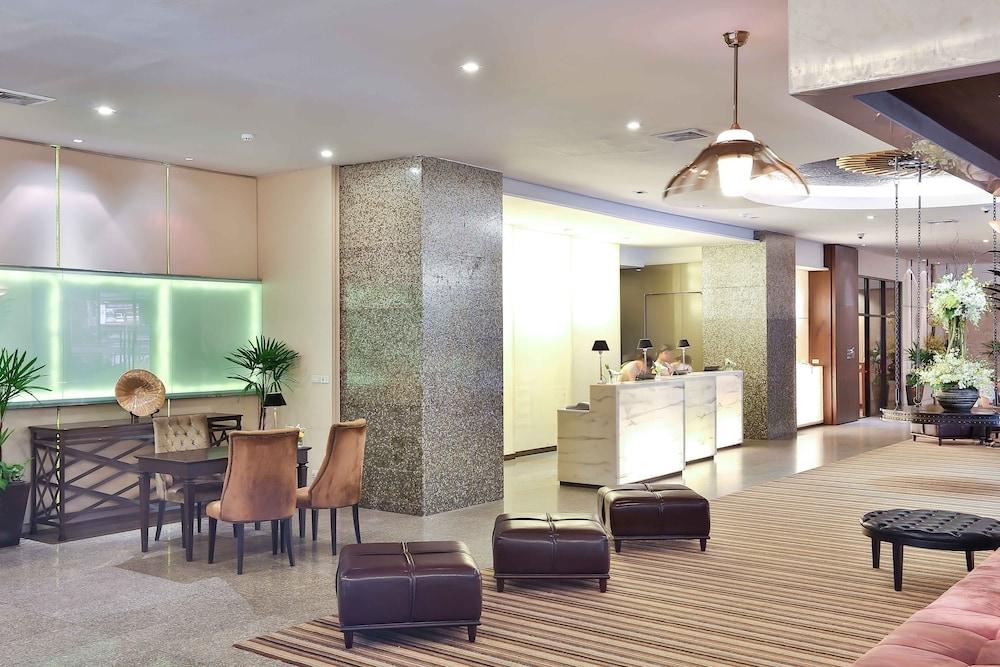Sunbeam Hotel Pattaya - Lobby Sitting Area