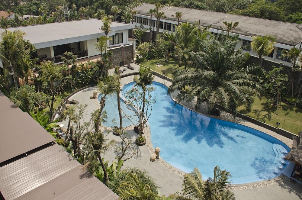 Ijen Suites Hotel - Outdoor Pool