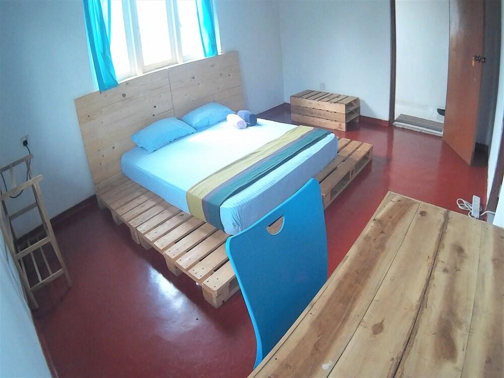 The Pallet House - Room