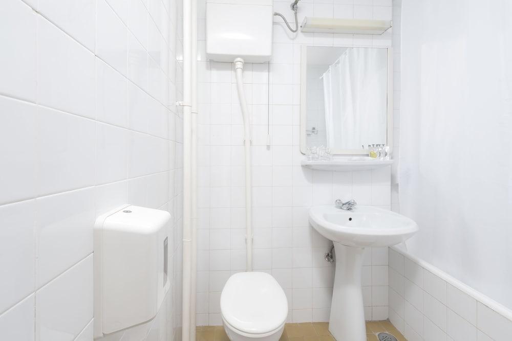 Delfin Hvar Hotel - Bathroom
