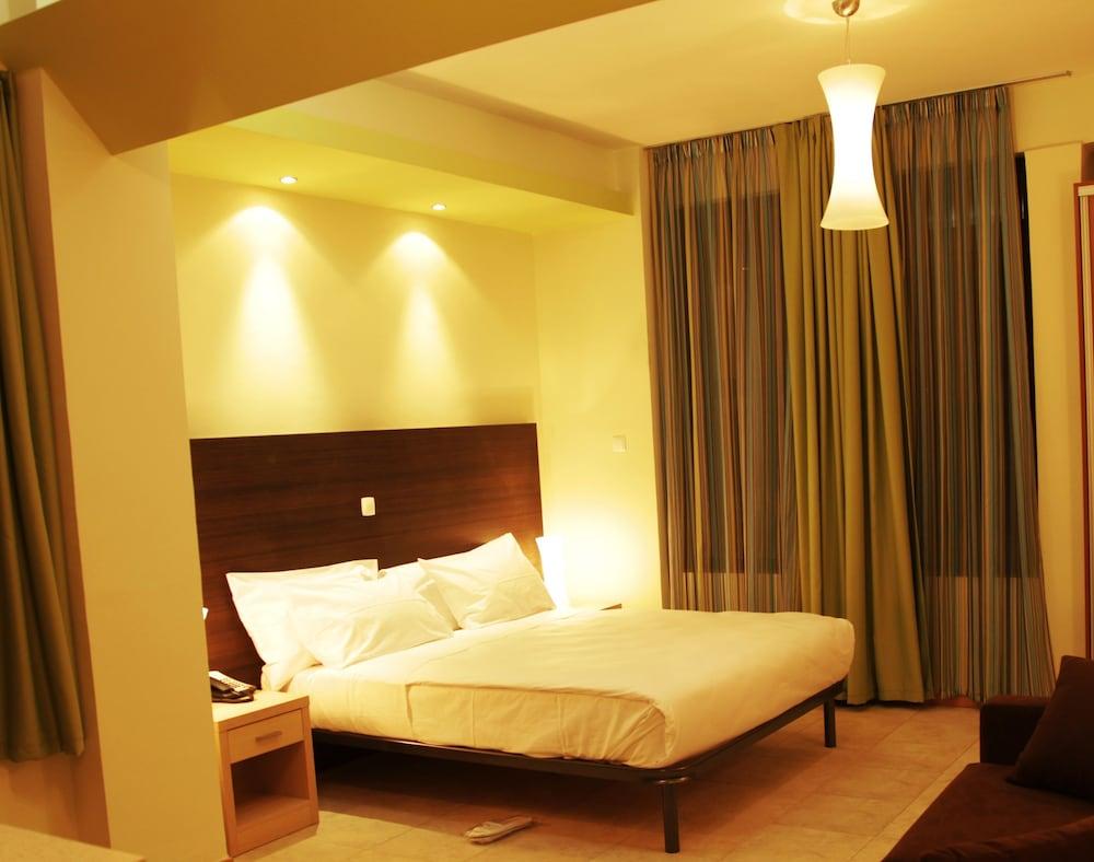 Reliance Hotel Apartment - Room