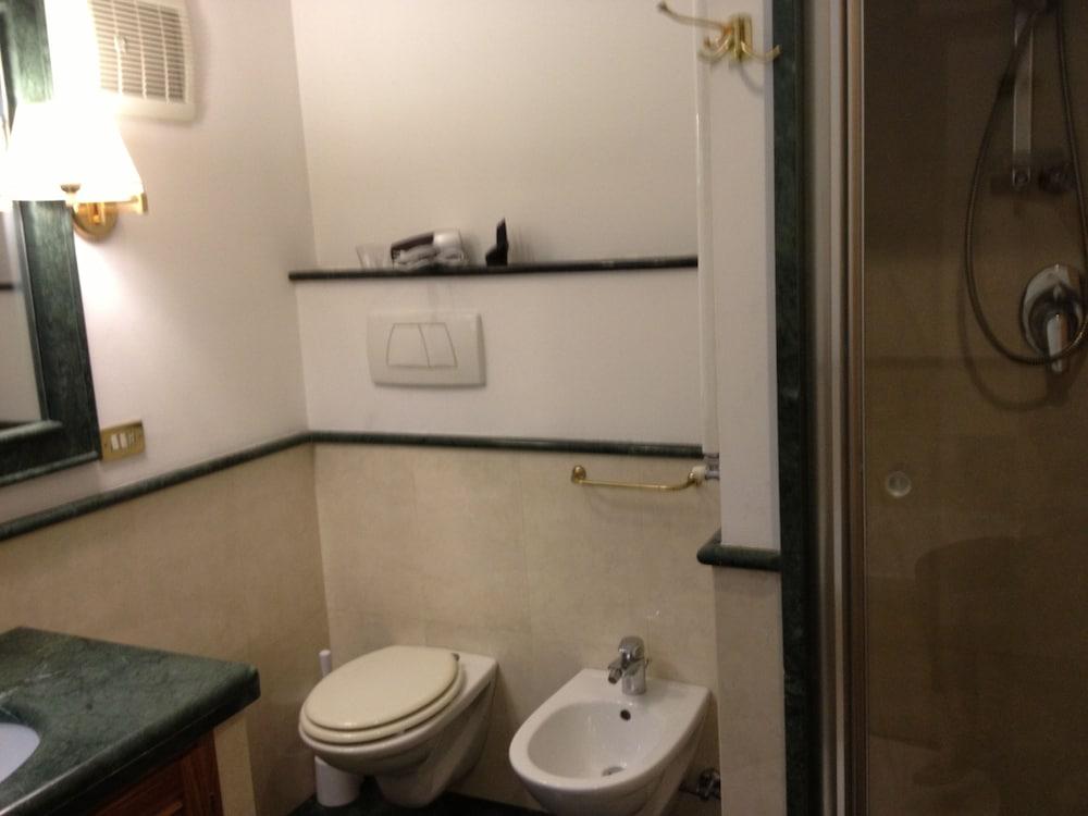 Residenza Milvia - Bathroom