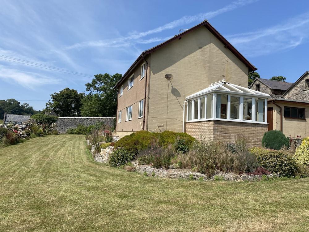Massive Enclosed Garden & Stunning Views, St Asaph - Featured Image