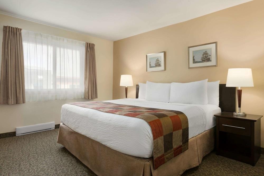 Days Inn by Wyndham Montreal East - Featured Image