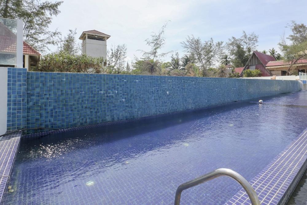 OYO 90237 Villa Danialla Beach Homes - Pool