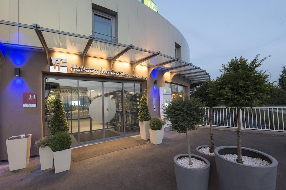 Holiday Inn Express Paris - Velizy, an IHG Hotel - Featured Image