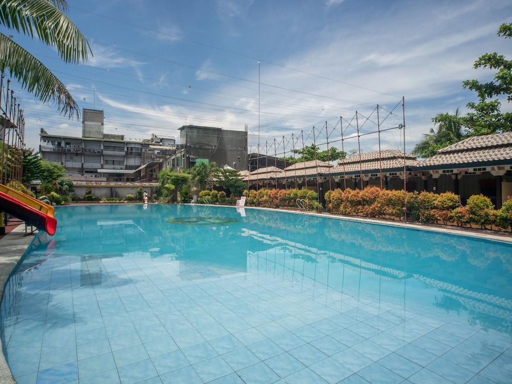 OYO 680 Golden Palace Hotel - Outdoor Pool