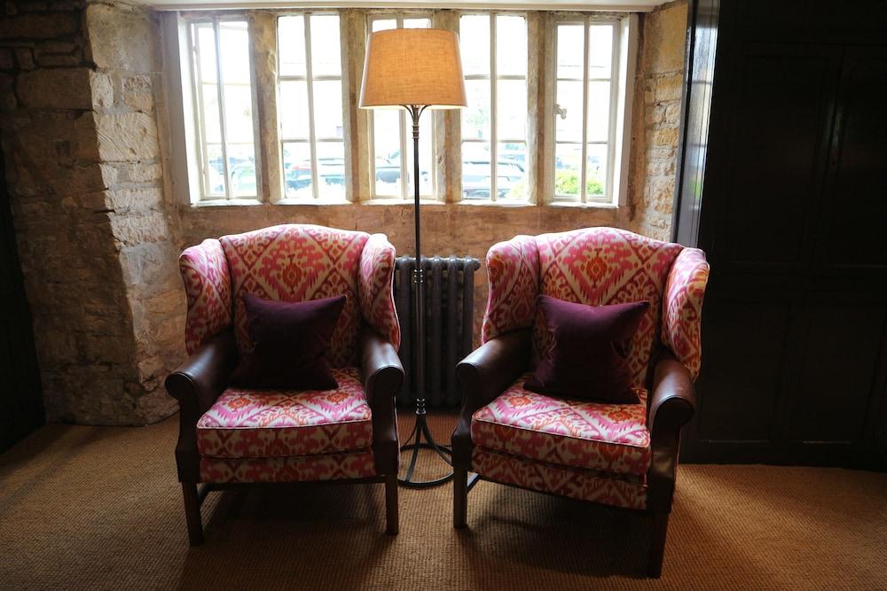 Manor House Hotel - Lobby Sitting Area