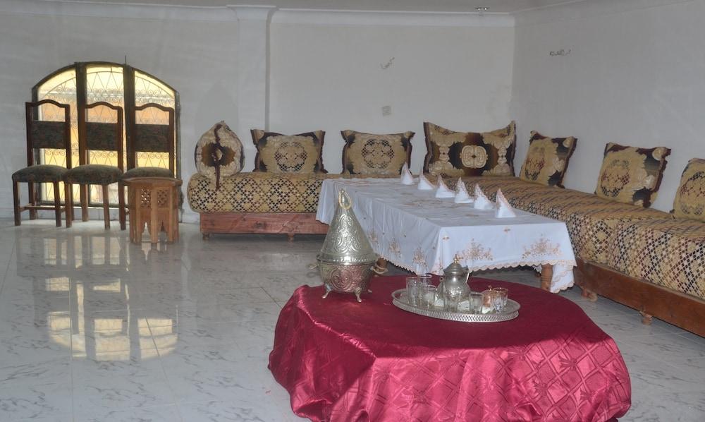 Ines Palace - Lobby Sitting Area