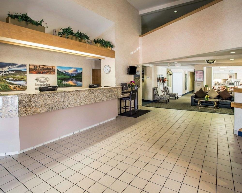 Econo Lodge Denver International Airport - Lobby