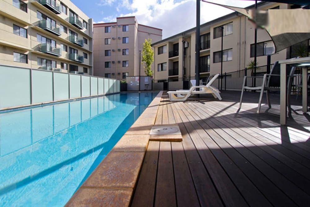 Duke's Apartments - Outdoor Pool