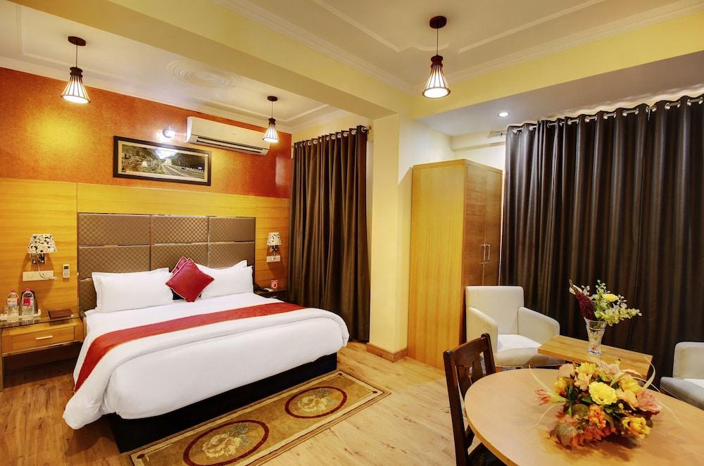 Hotel The Grand Mamta - Featured Image
