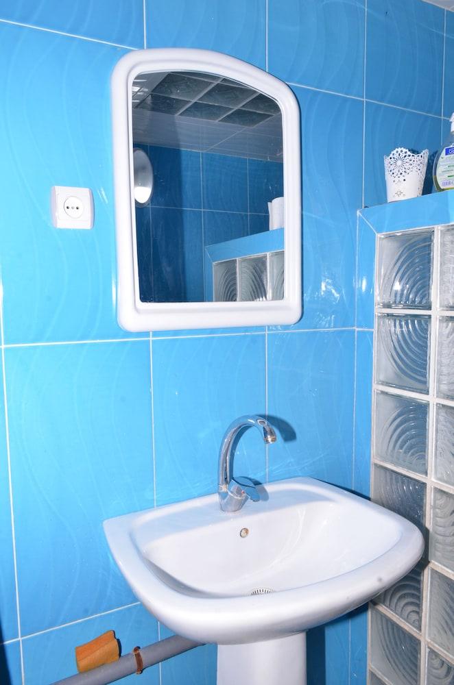 Bel appartement Akid Lotfi - Bathroom