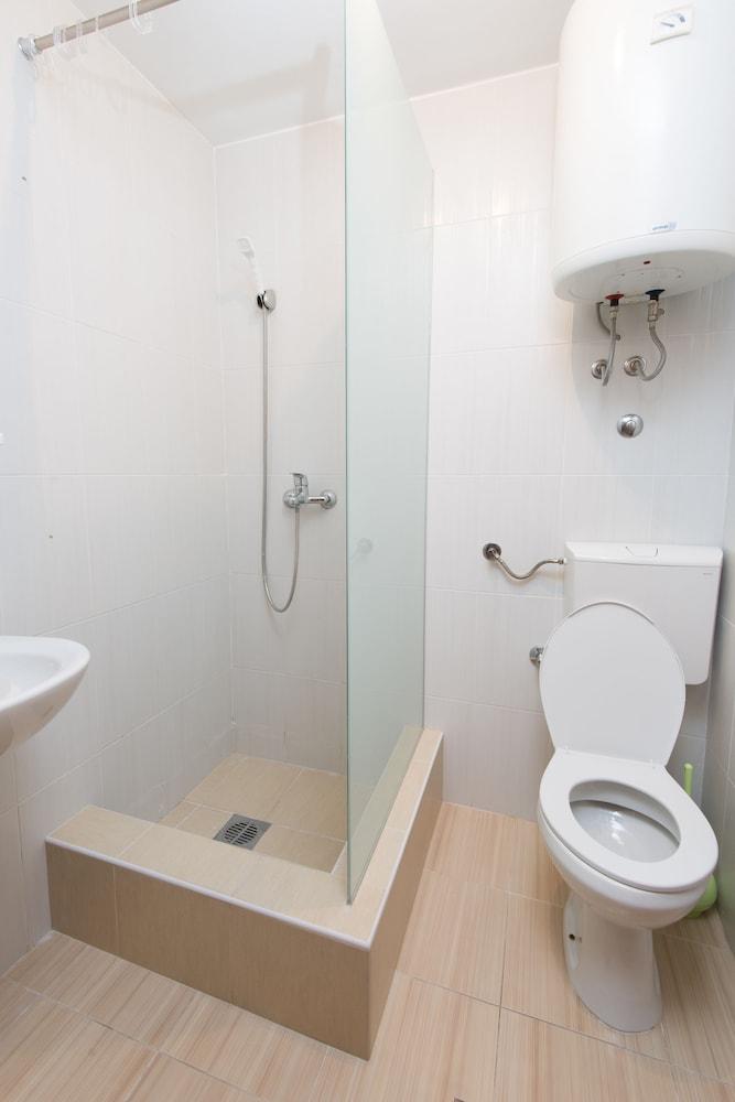 MTV Apartments Petrovac - Bathroom