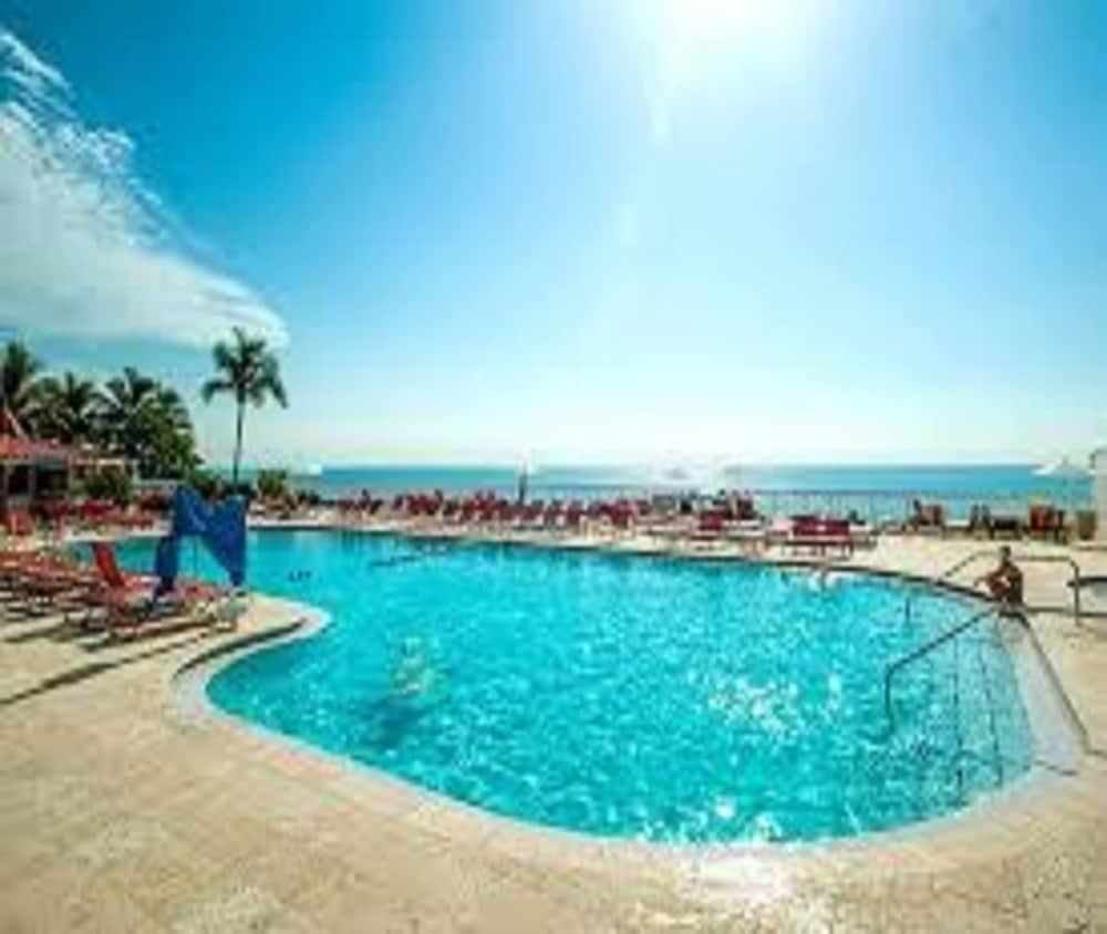 Ocean Front Miami - Indoor/Outdoor Pool
