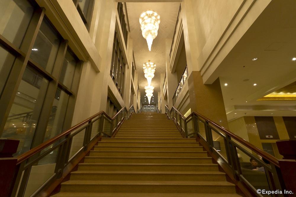 Mandarin Plaza Hotel - Lobby