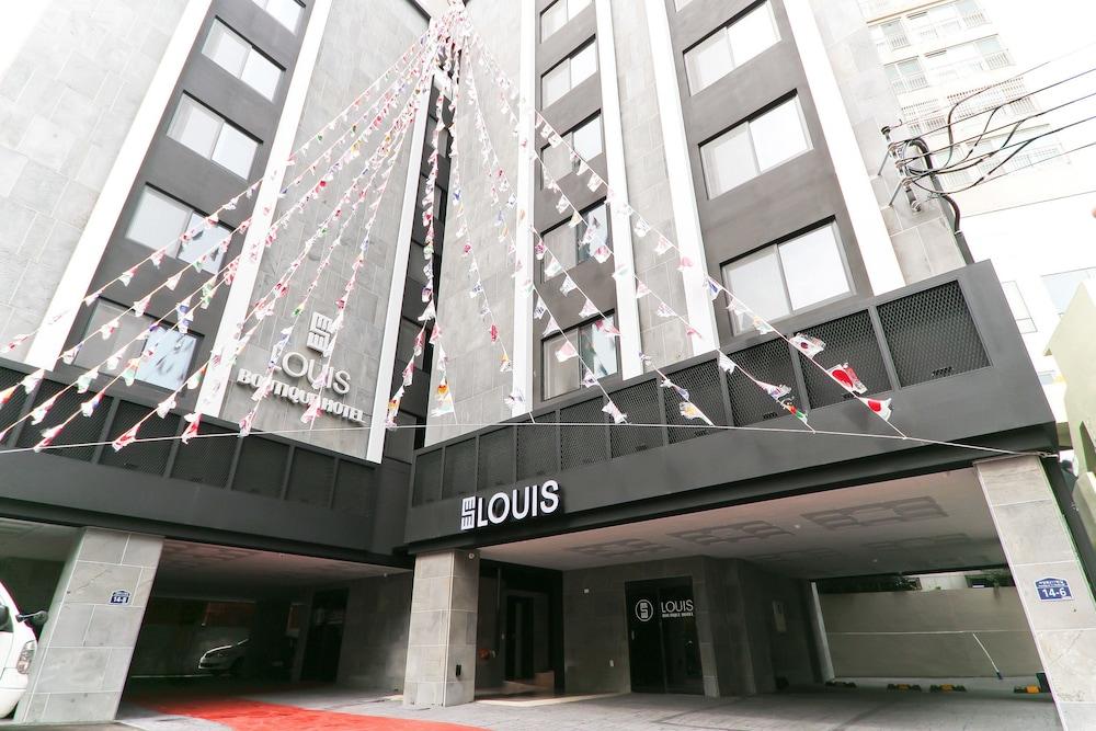 Louis Hotel - Featured Image
