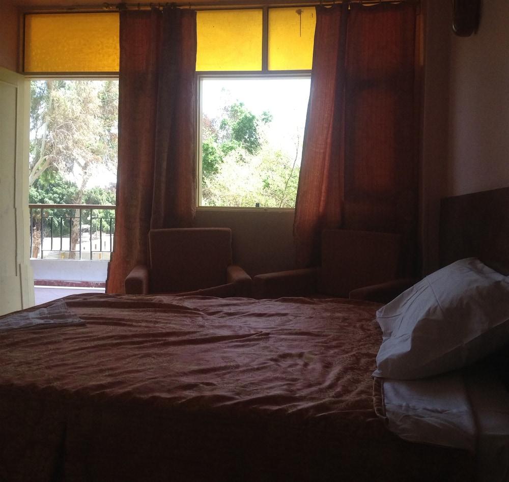 Rezeiky Hotel And Camp Luxor - Room