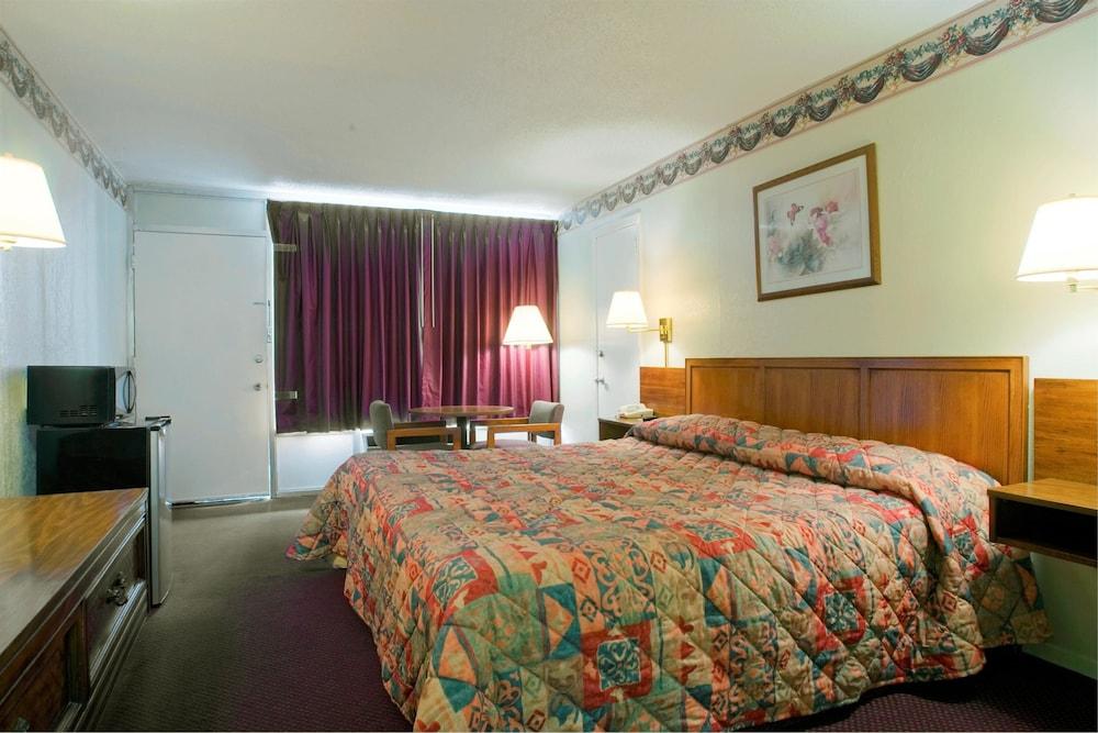 Americas Best Value Inn Loudon Lenoir City - Room