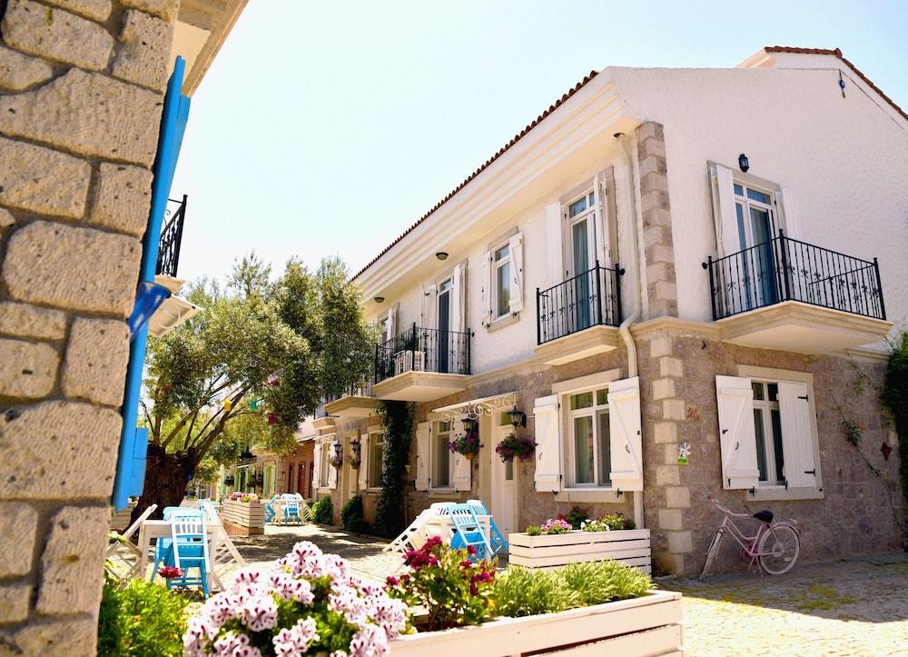 Zeytin Arasi Apart Otel - Exterior detail
