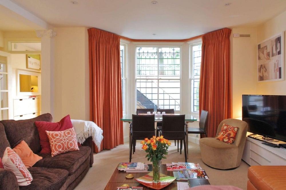 The London Agent Chelsea Finborough - Living Room