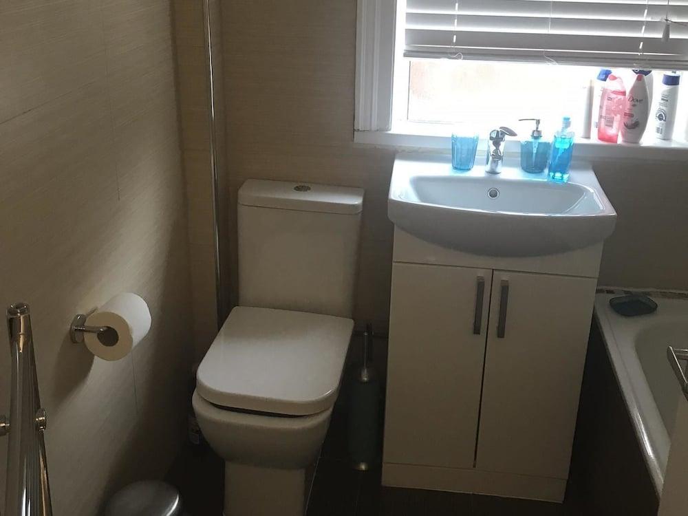 Chiltern Apartment - Bathroom