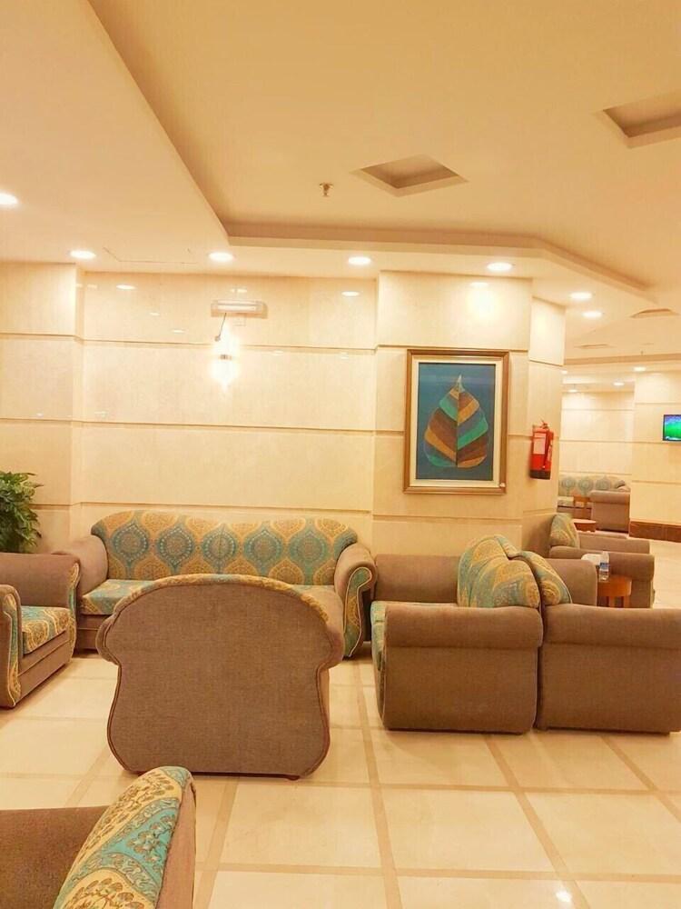 Knooz Al Diafah Hotel - Lobby Sitting Area