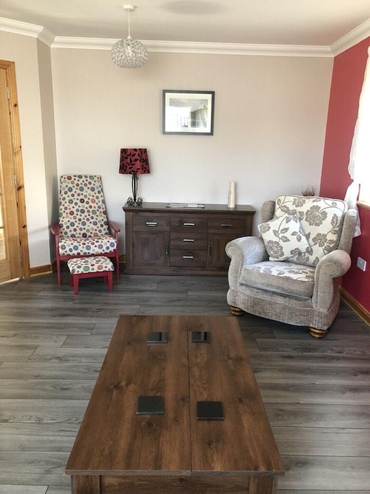Inviting 2-bed House in Isle of Lewis - Living Room