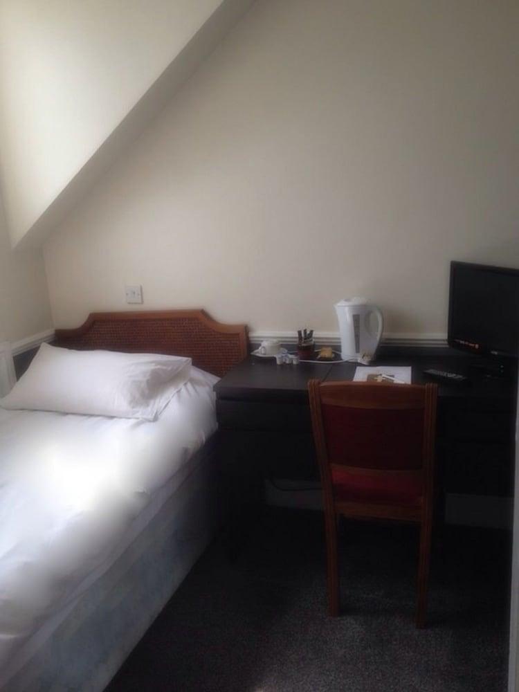 The Grosvenor Hotel - Room