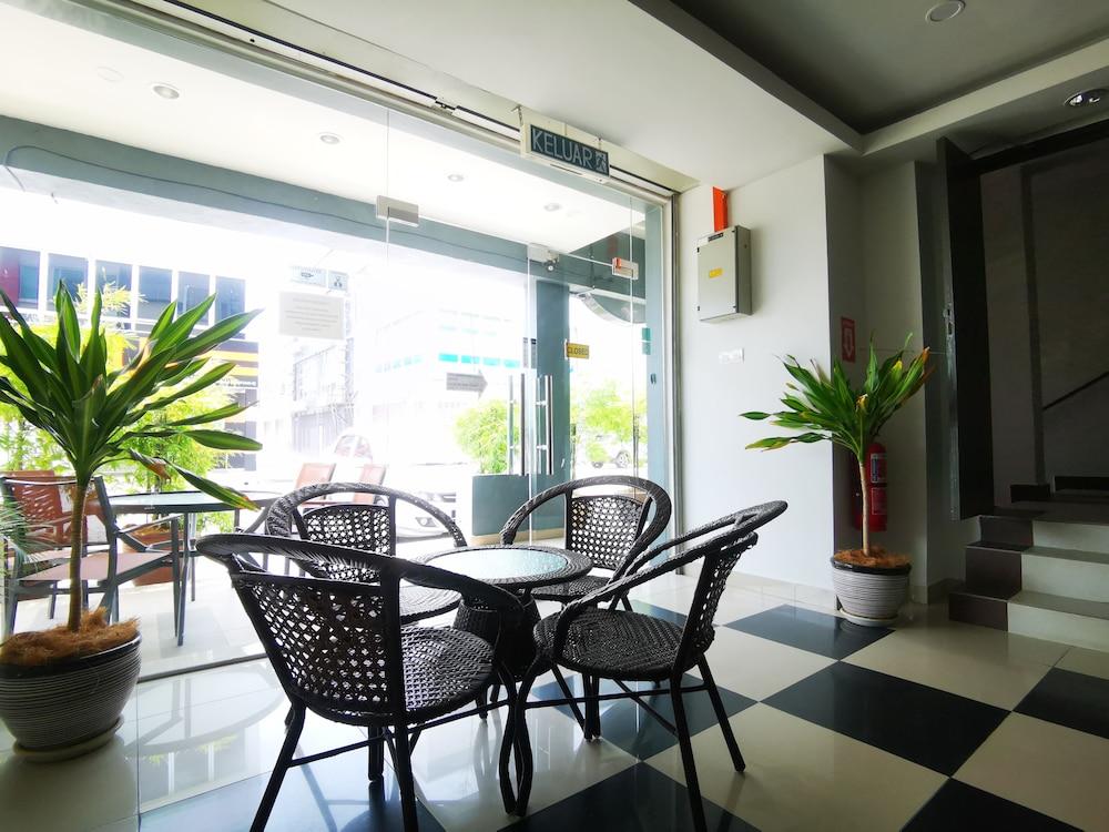 Clover Hotel Port Dickson - Lobby Sitting Area