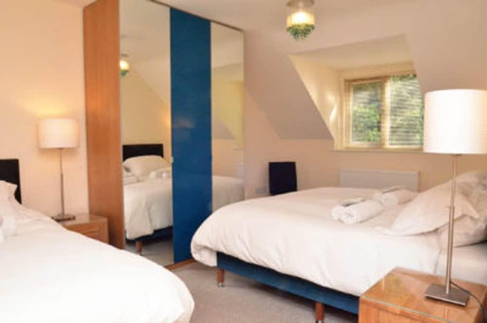 Cotswolds Valleys Accommodation-Stony Hs - Room