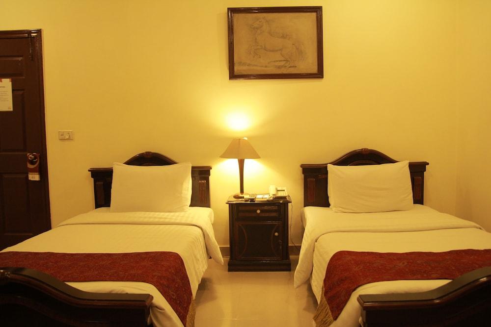 Hotel One Lalazar Multan - Room