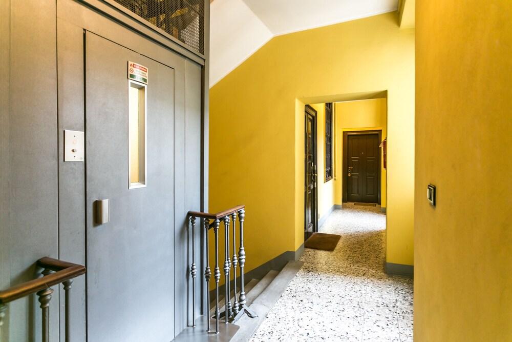 Italianway   - Corso Lodi 9 - Interior Entrance