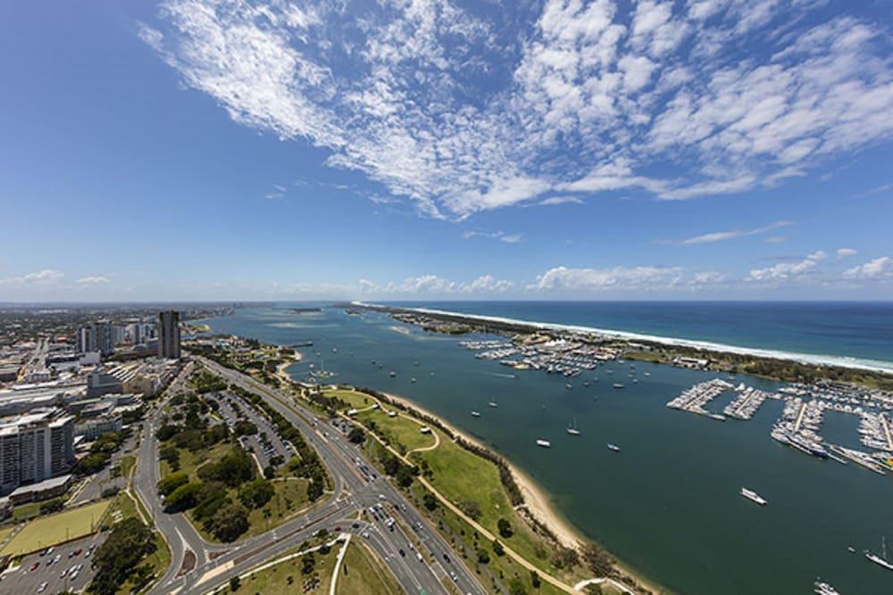 Meriton Suites Southport, Gold Coast - Aerial View