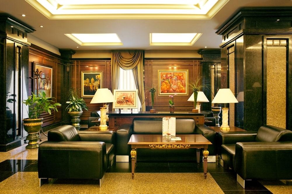 Grand Hotel Sofia - Lobby Sitting Area